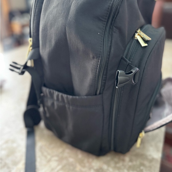 ❌***SOLD*** ❌WILLING TO TRADE Isaac Mizrahi backpack - Picture 3 of 11